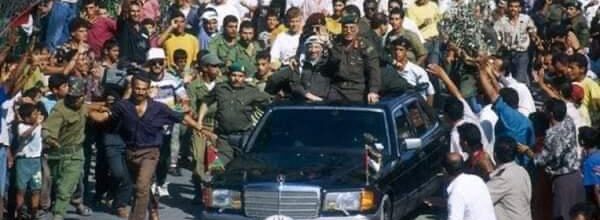 Tłumy Palestyńczyków witały prezydenta Arafata w 1994 r.