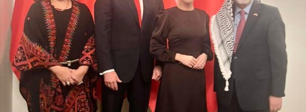 Na obchodach Święta Narodowego Dnia Niepodległości